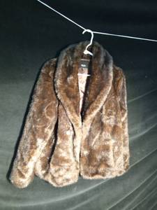lot 221 image: Mossimo imitation fur coat