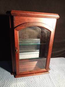 lot 137 image: Small show case - solid wood