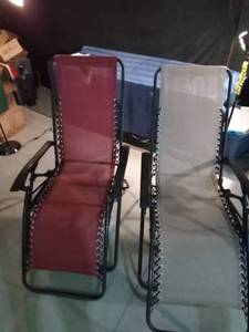 lot 201 image: 2 Gravity chairs
