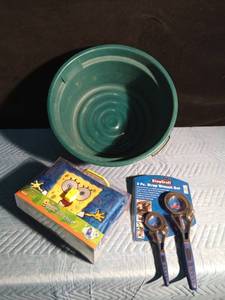 lot 178 image: lg tub, Sponge Bob seat cover and a new strap wrenches