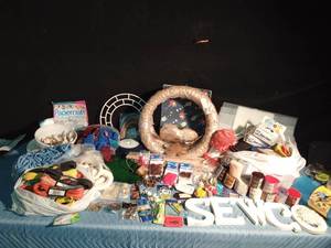 lot 173 image: Smoke free tote of craft and sewing supplies