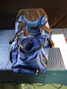 lot 187 image: Docker Sports Bag with wheels