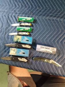 lot 181 image: 5 Frost knives in original boxes