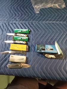 lot 182 image: 5 Frost knives in original boxes
