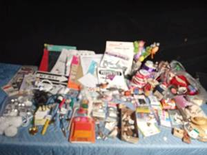 lot 365 image: Lot of craft items