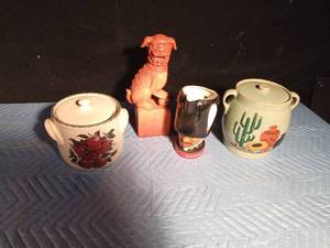 lot 351 image: 2 cookie jars, statue and Windsor mug