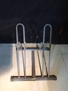 lot 17 image: Bicycle parking rack
