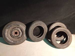 lot 22 image: 4 tires - 2) P17565R14, 19570R14, ST20575R14
