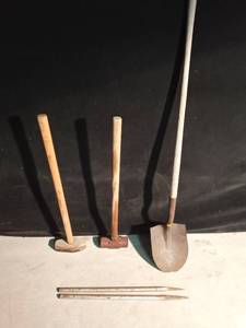 lot 350 image: 2 Mauls, shovel, and steel horseshoe stakes