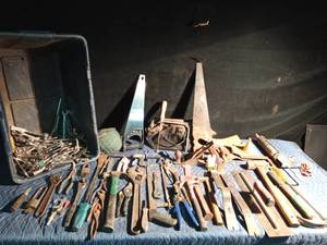 lot 338 image: Tote of tools