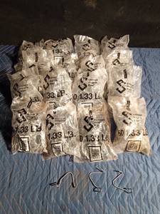 lot 335 image: 15 pkgs of 1.33# galvanized S.T. post clips