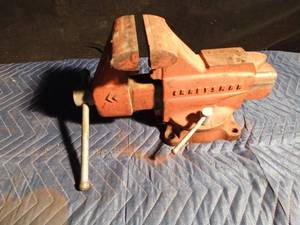 lot 333 image: Large Craftsman vise