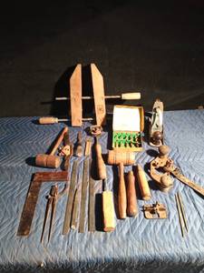 lot 326 image: Lot of vintage tools