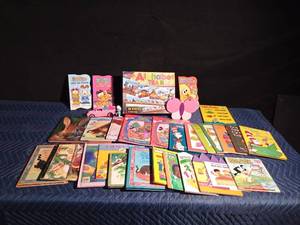 lot 302 image: Childrens books, puzzle, Smurf and more