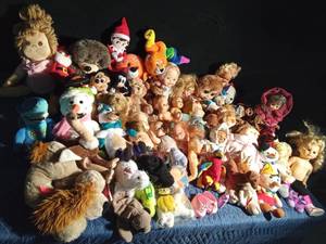 lot 273 image: Stuffed animals, dolls, doll shoes and more