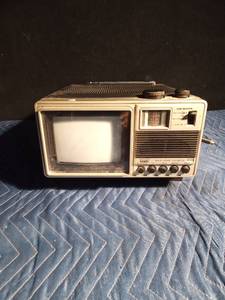 lot 277 image: Montgomery Wards mini TV