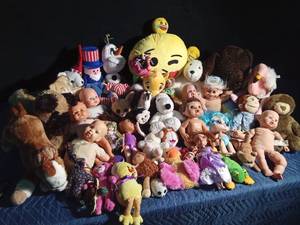 lot 271 image: Lg tote of stuffed animals and dolls