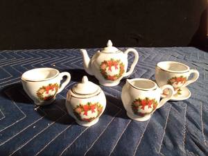 lot 260 image: Mini tea set