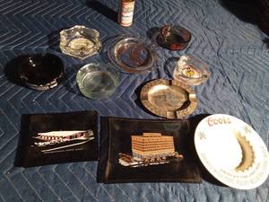 lot 257 image: Budweiser lighter holder and advertisement ashtrays