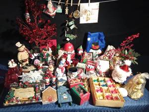 lot 288 image: Nutcracker cookie jar, ornaments, bulbs, Christmas decor and more