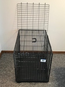 lot 441 image: Pet Lodge Dog Kennel with Divider