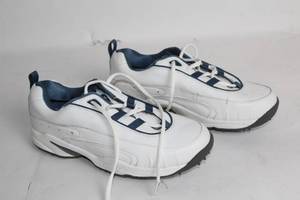 lot 7 image: Mens FootJoy Golf Shoes, Size 9.5
