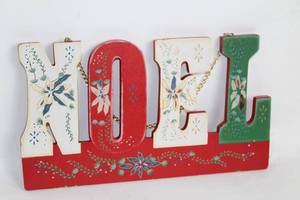 lot 36 image: Festive NOEL Decorative Wood Sign with Chain