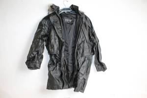 lot 58 image: Mens Wilsons Black Leather Parka with Fur Hood, Size Small