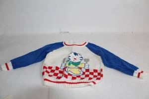 lot 66 image: Vintage Doe-Spun 24M Toddler Sweater with Cat & Fish Design