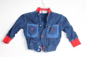 lot 71 image: Lee Kids Authentic 4T Jean Jacket with Red Collar
