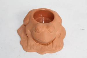 lot 80 image: Terracotta Frog-Shaped Planter 4-inch Diameter