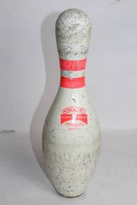 lot 95 image: Vintage Vibro-Cup Plastic Coated Bowling Pin