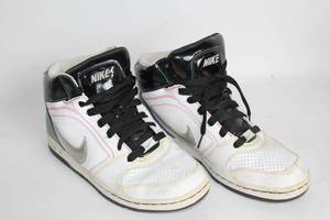 lot 124 image: Used Nike High-Top Sneakers Size 9.5 US