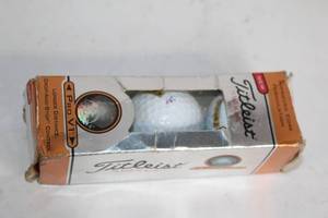 lot 139 image: Set of 3 Titleist Pro V1 Golf Balls