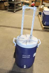 lot 164 image: Rubbermaid Rolling 20-Liter Water Cooler with Handles
