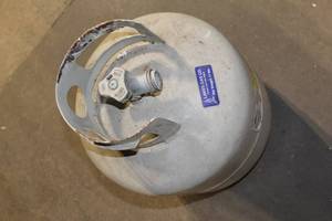 lot 165 image: 17 lbs Propane Tank by Lakes Gas Co.