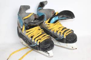 lot 179 image: Pair of CCM Vector Hockey Skates Size 11