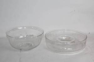 lot 202 image: Set of 2 Clear Glass Mixing Bowls