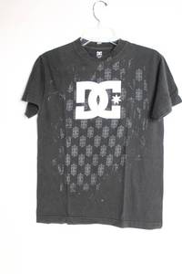 lot 212 image: DC Black Graphic T-Shirt - Size Small
