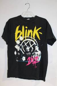 lot 218 image: Blink-182 Summer 2009 Concert Tour T-Shirt