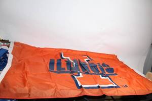 lot 220 image: University of Illinois Flag 3ft x 5ft