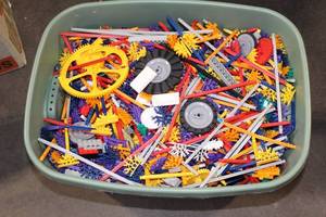 lot 229 image: Large Tub of Assorted KNEX Building Pieces with Storage Bin