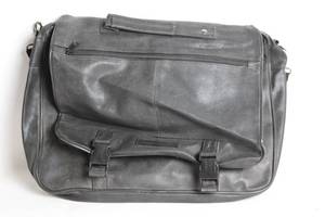 lot 231 image: Fondini Black Leather Messenger Bag with Adjustable Strap