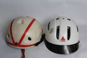 lot 235 image: Set of 2 Bicycle Helmets - Fiero and Bell Brands