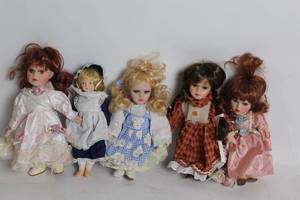 lot 250 image: Set of 5 Handcrafted Vintage Porcelain Dolls in Various Dresses