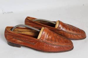 lot 317 image: Vintage Johnston & Murphy Leather Loafers Size 10.5