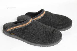 lot 318 image: Pair of Warm Fuzzy Black Slippers with Decorative Trim