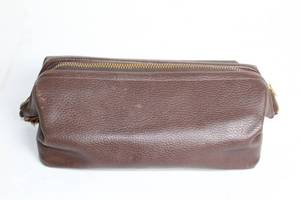 lot 321 image: Vintage Leather Toiletry Bag