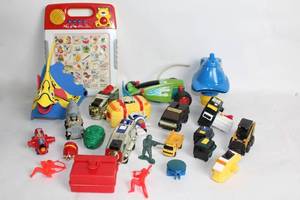 lot 338 image: Collection of Assorted Vintage and Modern Toys