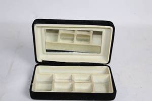lot 347 image: Vintage Velvet Jewelry Box with Mirror